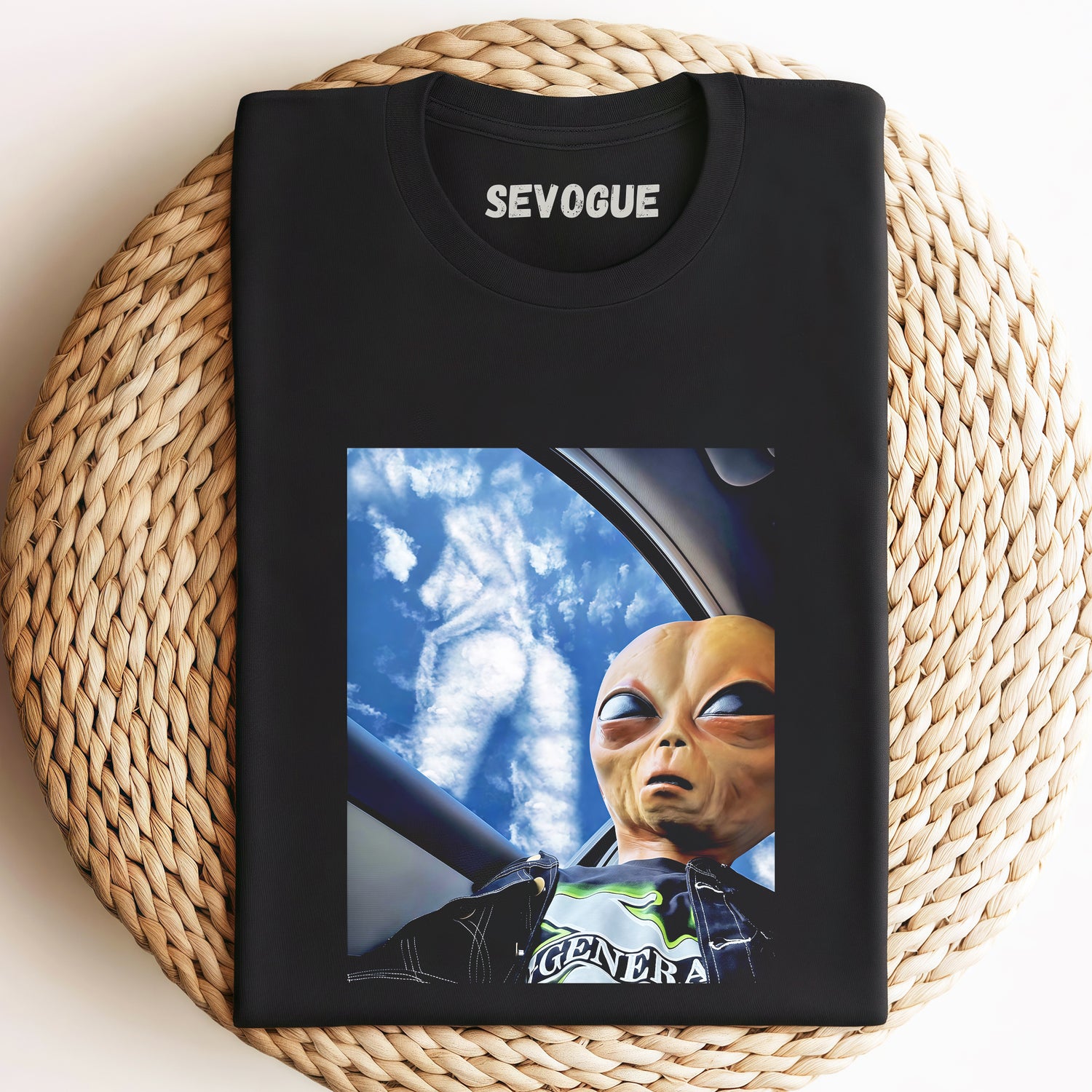 Alien V1 Unisex Tee, Sweatshirt & Hoodie