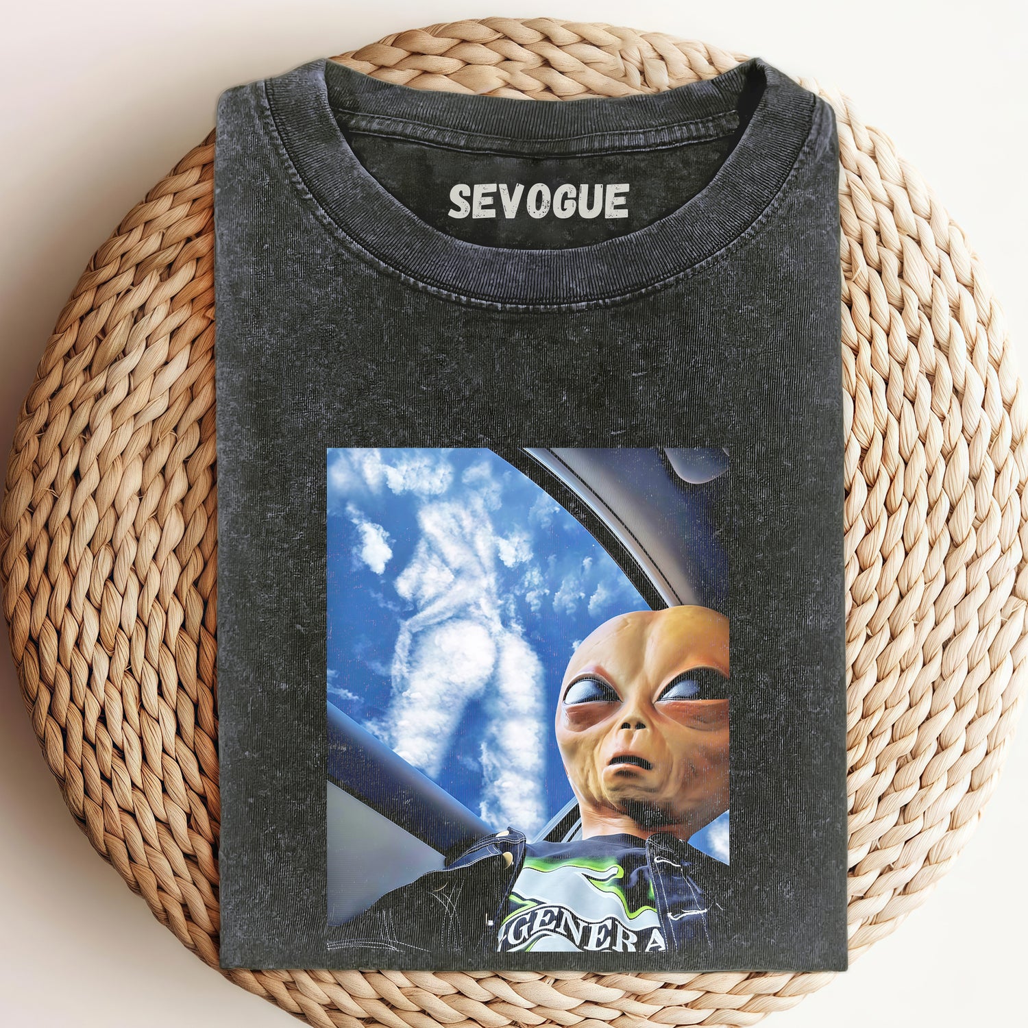 Alien V1 Unisex Tee, Sweatshirt & Hoodie