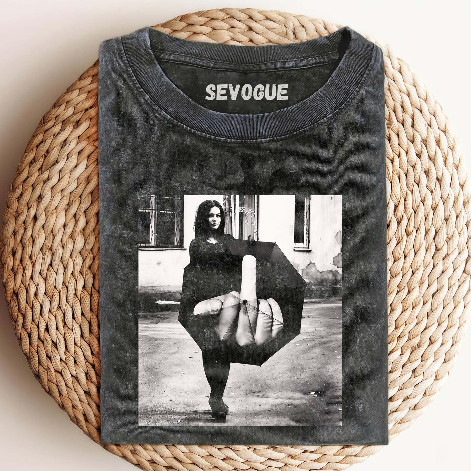 Retro Woman Holding Umbrella Unisex Tee, Sweatshirt & Hoodie